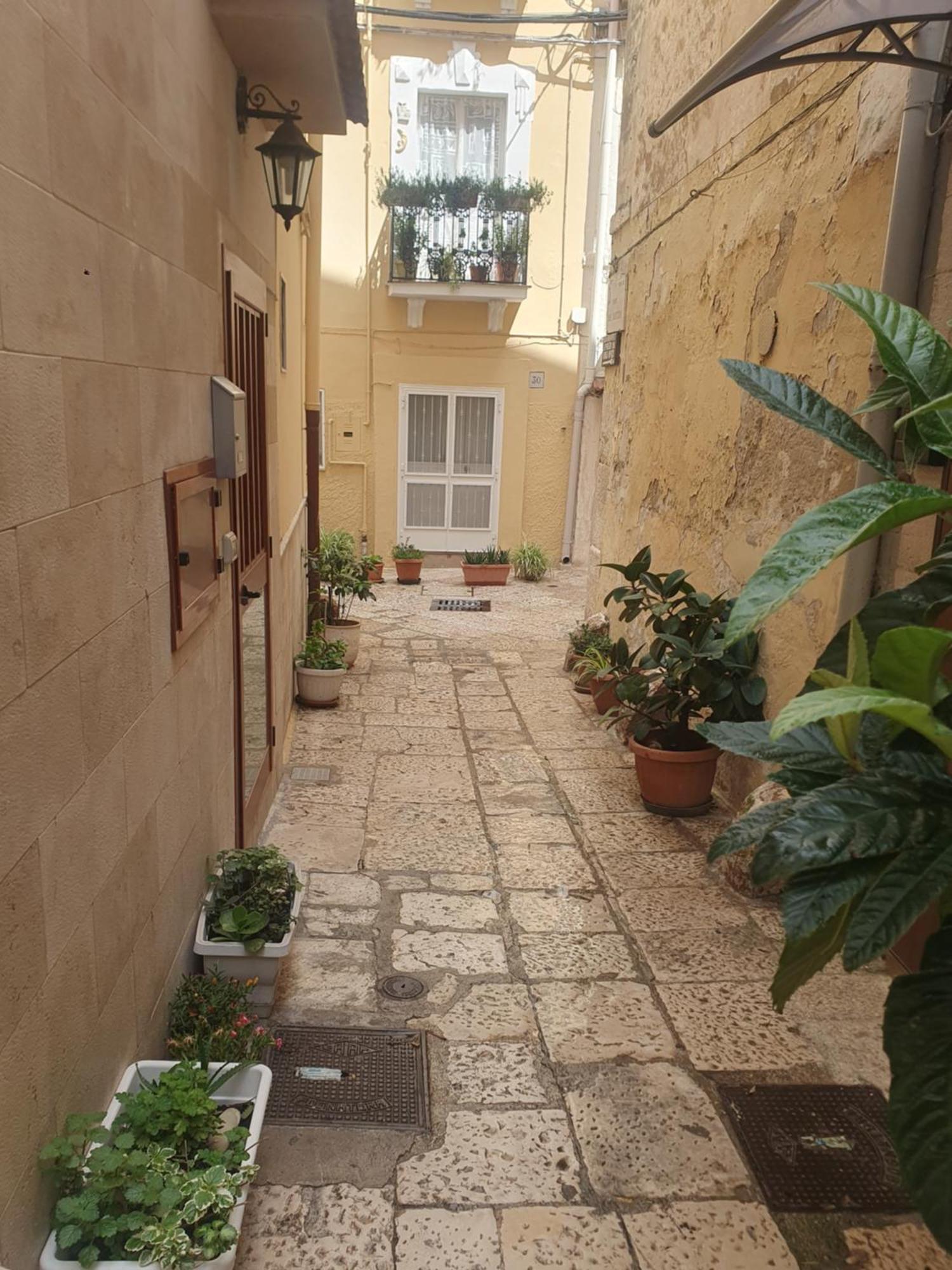 Corte Del Dattilo Nel Borgo Antico Bari Exterior photo